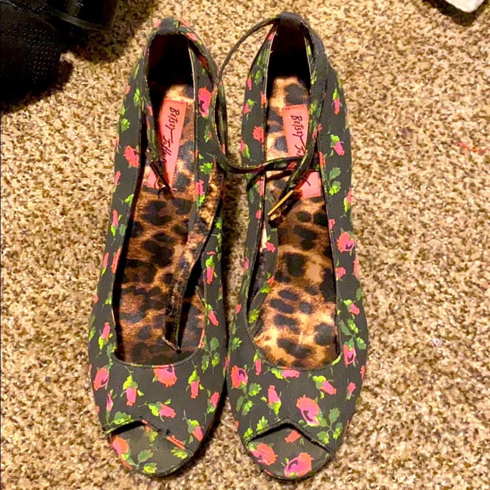 Adorable Betsey Johnson wedges